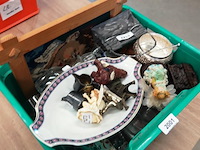 Partij eerdere kavels in plastic bak - afbeelding 2 van  5