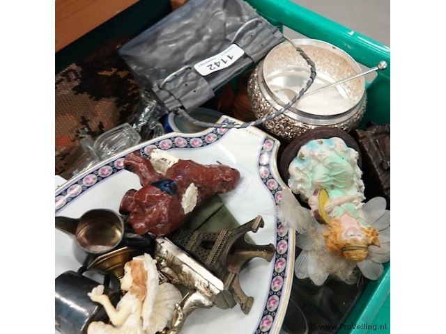 Partij eerdere kavels in plastic bak - afbeelding 3 van  5