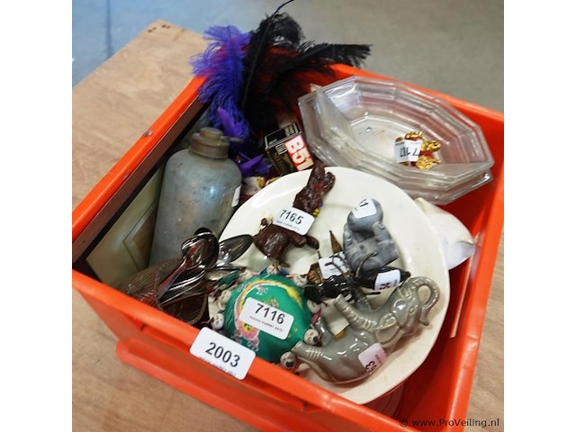 Partij eerdere kavels in plastic bak - afbeelding 2 van  5