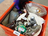 Partij eerdere kavels in plastic bak - afbeelding 2 van  5