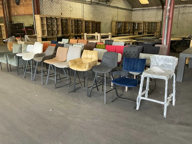 Partij eetkamerstoelen/barkrukken (43x) - afbeelding 12 van  35