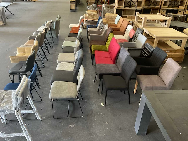 Partij eetkamerstoelen/barkrukken (43x) - afbeelding 29 van  35