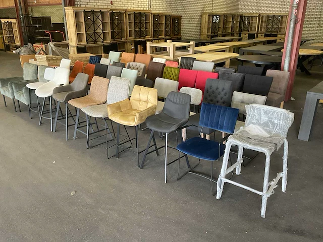 Partij eetkamerstoelen/barkrukken (43x) - afbeelding 23 van  35