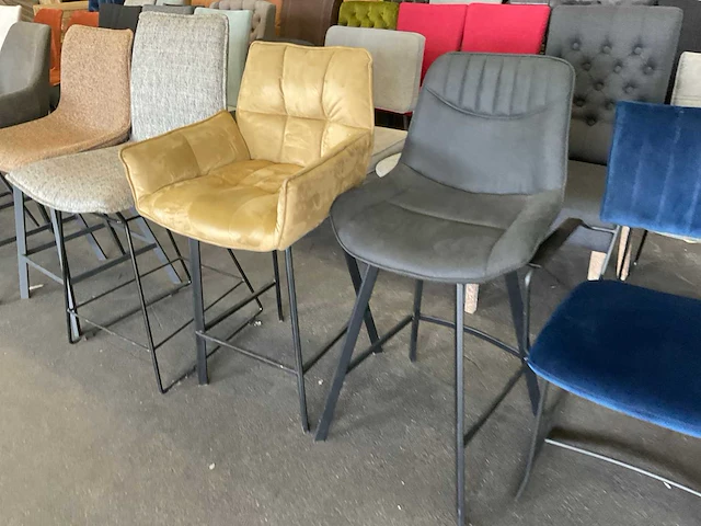 Partij eetkamerstoelen/barkrukken (43x) - afbeelding 32 van  35