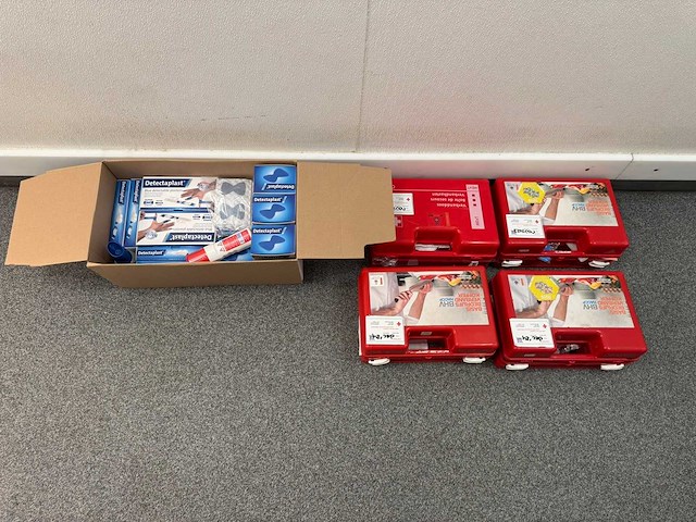 Partij ehbo benodigdheden - afbeelding 1 van  2