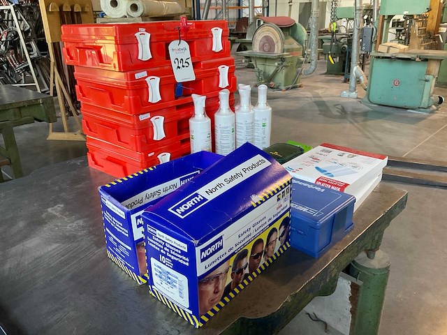 Partij ehbo en veiligheidsmiddelen - afbeelding 2 van  4