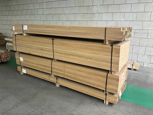 Partij eikenhouten balken en latten - afbeelding 1 van  8