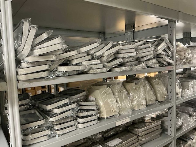 Partij einddeksels/railsteunschotten/bedieningsvensters/etc (1142x) - afbeelding 7 van  37