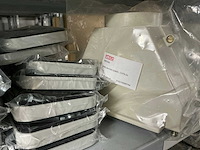 Partij einddeksels/railsteunschotten/bedieningsvensters/etc (1142x) - afbeelding 8 van  37