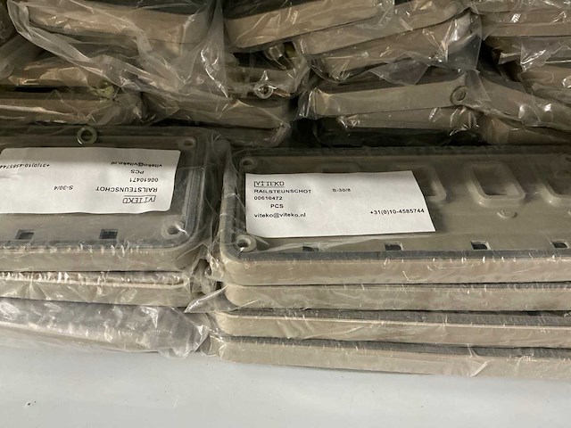 Partij einddeksels/railsteunschotten/bedieningsvensters/etc (1142x) - afbeelding 10 van  37