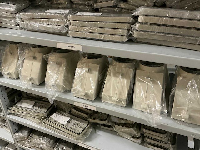 Partij einddeksels/railsteunschotten/bedieningsvensters/etc (1142x) - afbeelding 11 van  37