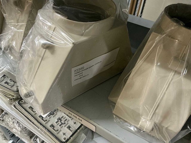 Partij einddeksels/railsteunschotten/bedieningsvensters/etc (1142x) - afbeelding 13 van  37