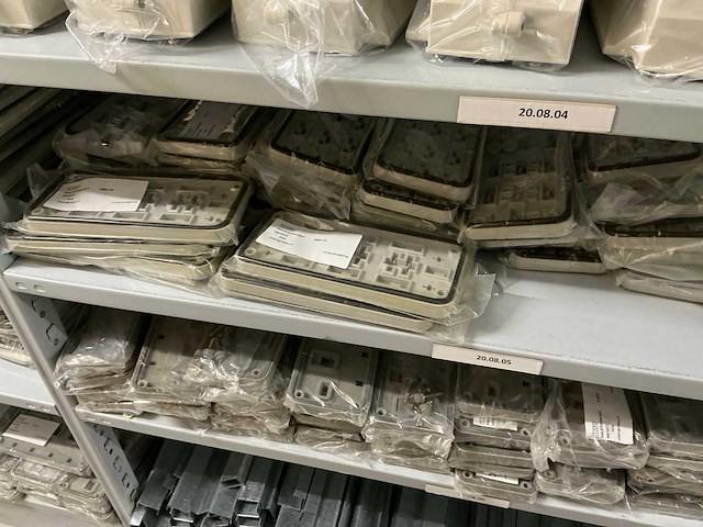 Partij einddeksels/railsteunschotten/bedieningsvensters/etc (1142x) - afbeelding 14 van  37