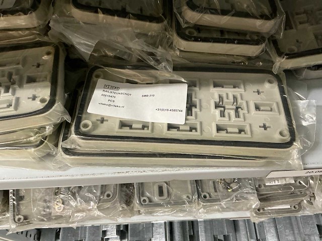 Partij einddeksels/railsteunschotten/bedieningsvensters/etc (1142x) - afbeelding 15 van  37