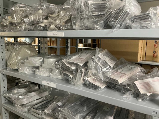 Partij einddeksels/railsteunschotten/bedieningsvensters/etc (1142x) - afbeelding 21 van  37