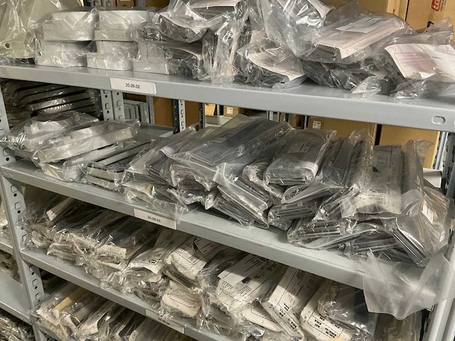 Partij einddeksels/railsteunschotten/bedieningsvensters/etc (1142x) - afbeelding 24 van  37