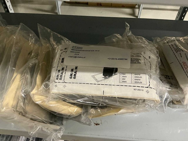 Partij einddeksels/railsteunschotten/bedieningsvensters/etc (1142x) - afbeelding 28 van  37