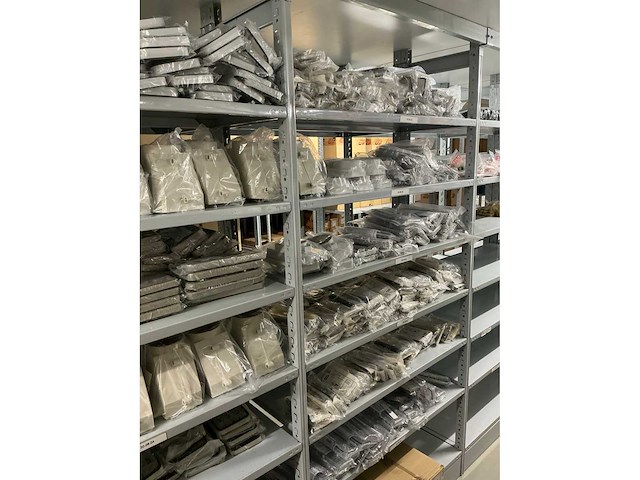 Partij einddeksels/railsteunschotten/bedieningsvensters/etc (1142x) - afbeelding 23 van  37