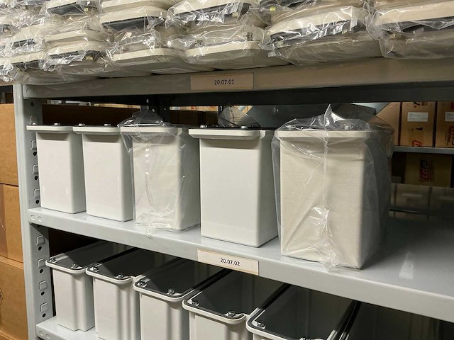 Partij einddeksels/railsteunschotten/bedieningsvensters/etc (1142x) - afbeelding 34 van  37