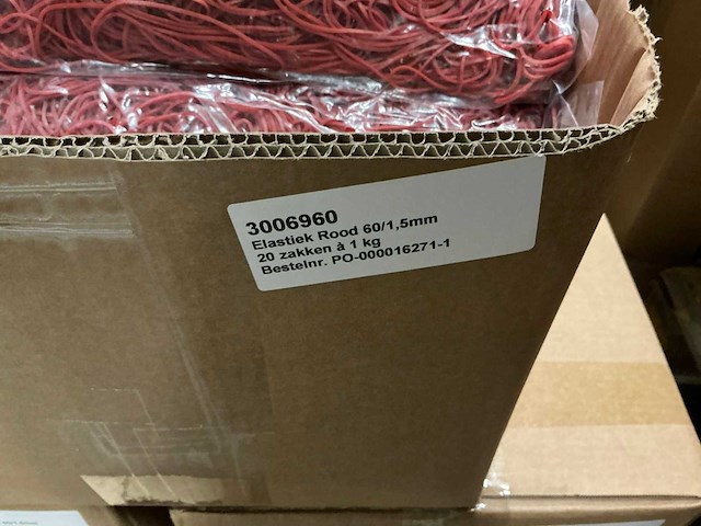 Partij elastieken rood 60/1,5mm 1kg per zak (60x) - afbeelding 4 van  4