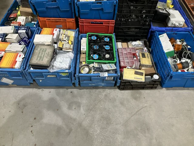 Partij electramateriaal - afbeelding 1 van  8