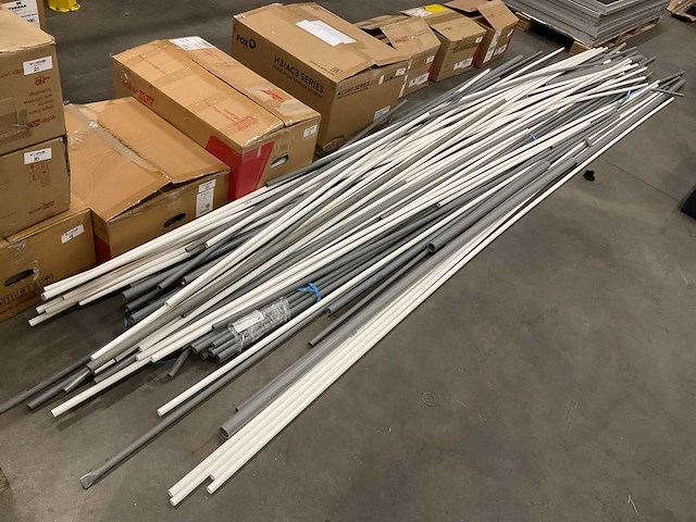 Partij electriciteitsbuizen - afbeelding 1 van  3
