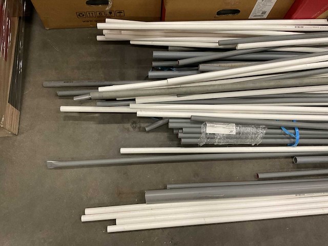 Partij electriciteitsbuizen - afbeelding 2 van  3