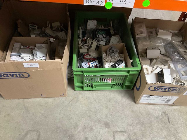 Partij electrisch installatie materiaal - afbeelding 1 van  1