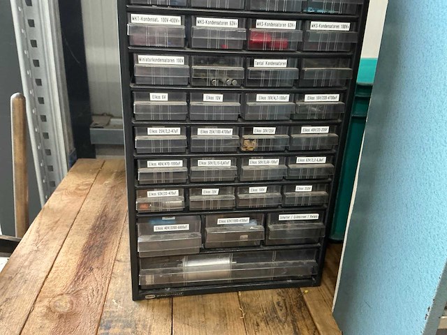 Partij electronica onderdelen met ladenkastje (4x) - afbeelding 10 van  14