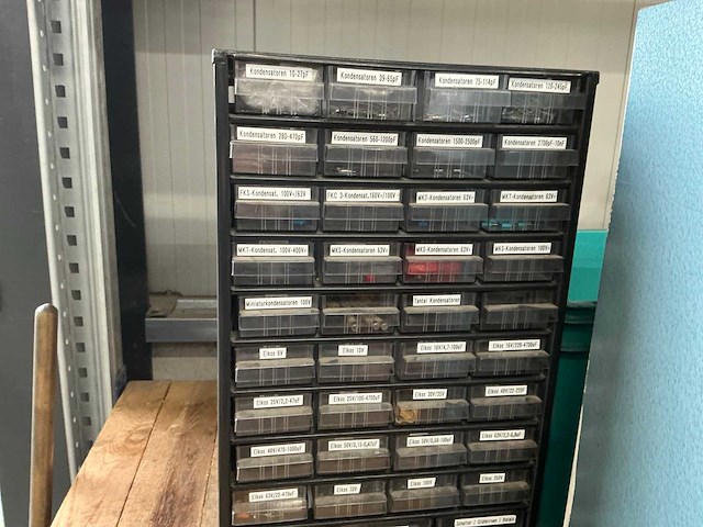 Partij electronica onderdelen met ladenkastje (4x) - afbeelding 11 van  14