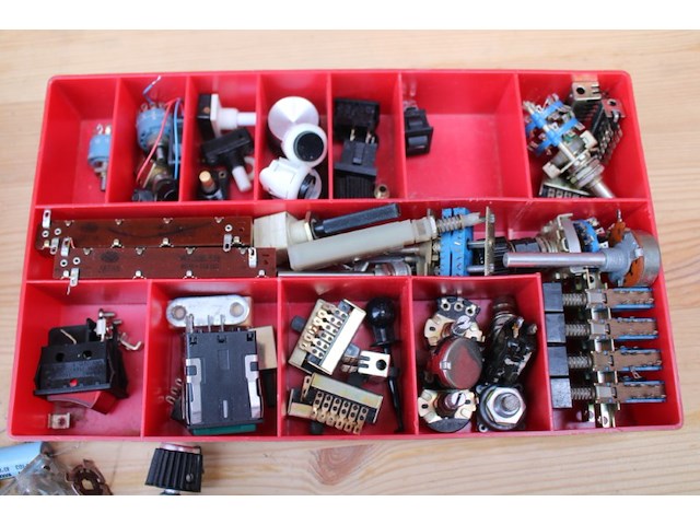 Partij electronica onderdelen - afbeelding 9 van  9