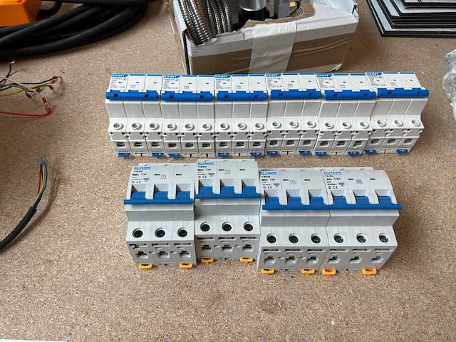 Partij electronica - afbeelding 5 van  7