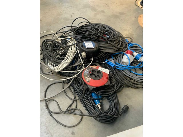 Partij elektra- en verlengkabels - afbeelding 3 van  4