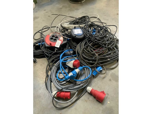 Partij elektra- en verlengkabels - afbeelding 4 van  4