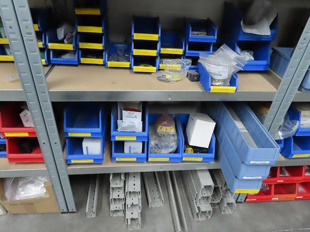 Partij elektra en installatiemateriaal - afbeelding 35 van  36