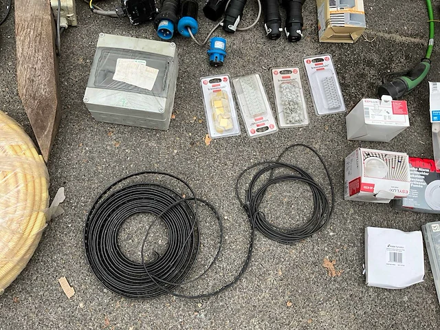 Partij elektra en toebehoren - afbeelding 6 van  11