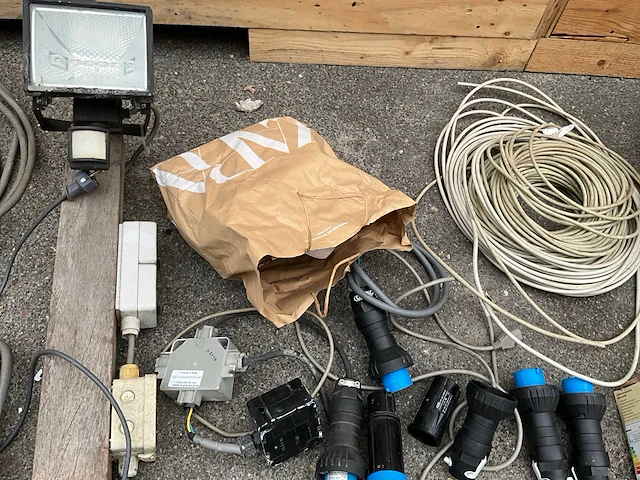 Partij elektra en toebehoren - afbeelding 8 van  11