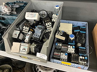 Partij elektra installatie componenten - afbeelding 1 van  1