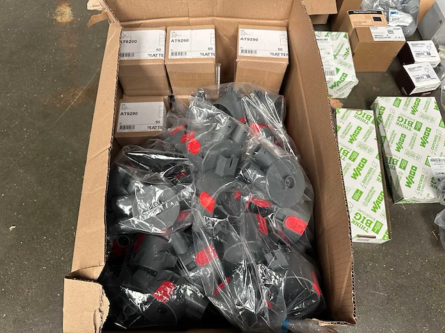 Partij elektra installatiemateriaal - afbeelding 12 van  22
