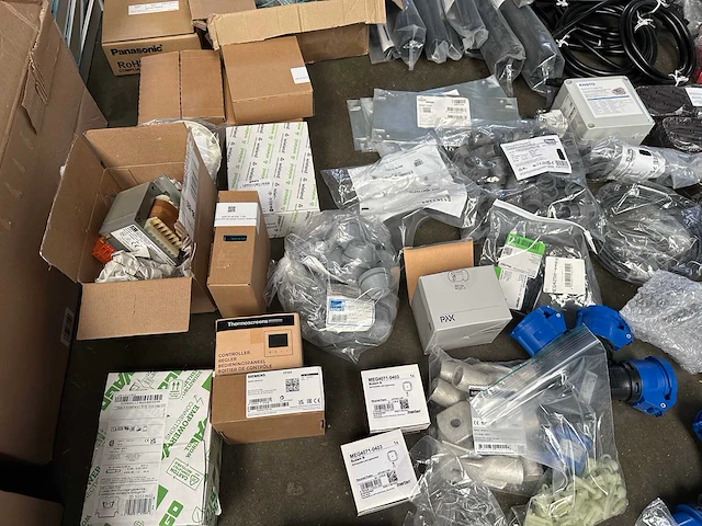 Partij elektra installatiemateriaal - afbeelding 19 van  22
