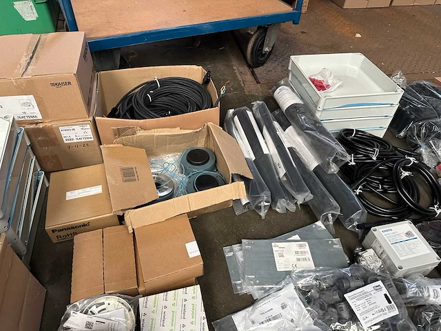 Partij elektra installatiemateriaal - afbeelding 20 van  22