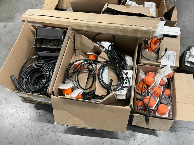 Partij elektra installatiematerialen - afbeelding 3 van  10
