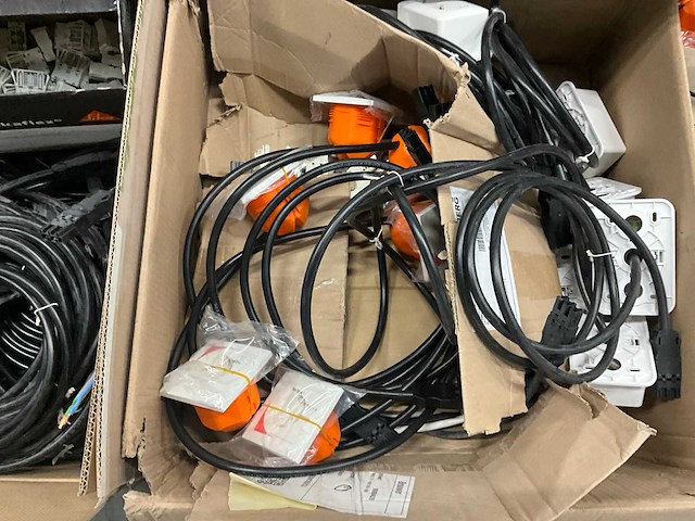 Partij elektra installatiematerialen - afbeelding 5 van  10