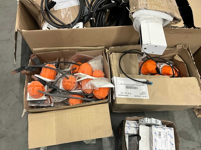 Partij elektra installatiematerialen - afbeelding 6 van  10