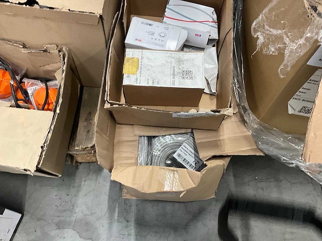 Partij elektra installatiematerialen - afbeelding 8 van  10