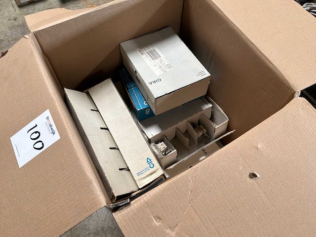Partij elektra installatiematerialen - afbeelding 2 van  4