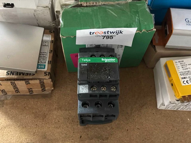Partij elektra materiaal - afbeelding 5 van  6