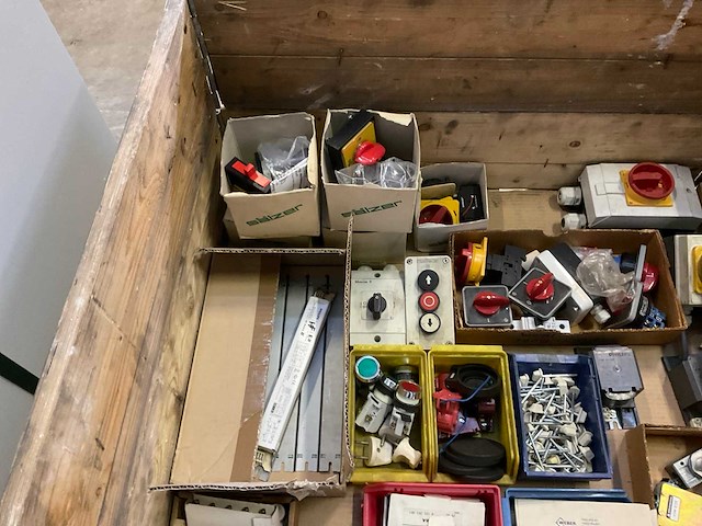 Partij elektra materiaal - afbeelding 6 van  7