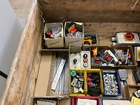 Partij elektra materiaal - afbeelding 6 van  7