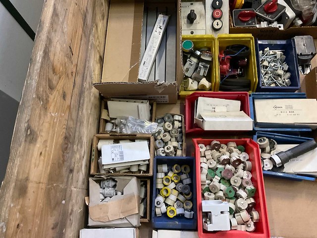 Partij elektra materiaal - afbeelding 7 van  7